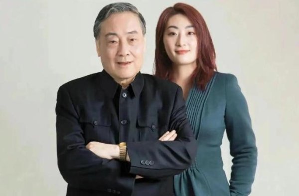 聚美策略 杜建英3个儿女照片曝光，女儿在杭州当老师，小儿子生母身份存疑