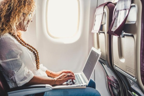 易配宝 护士住在瑞典飞美国上班，单程坐飞机要11小时，只因时薪超800元