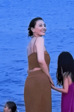 库东投资 高圆圆带女儿欧洲过暑假！母女俩穿搭太养眼了吧！8套私服一套比一套好看！