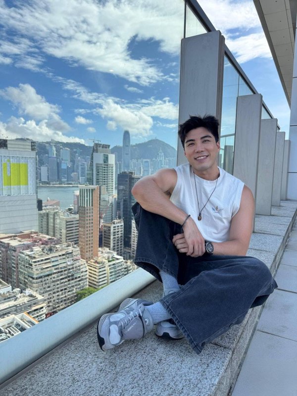 垒富优配 TVB星二代台庆获奖却半年没剧拍，父亲病危仍要工作，曾陷自我怀疑