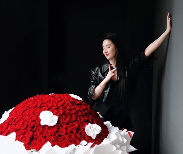 股巢网 娱乐圈的“看人下菜碟”，在刘亦菲38岁生日这天，展现得淋漓尽致