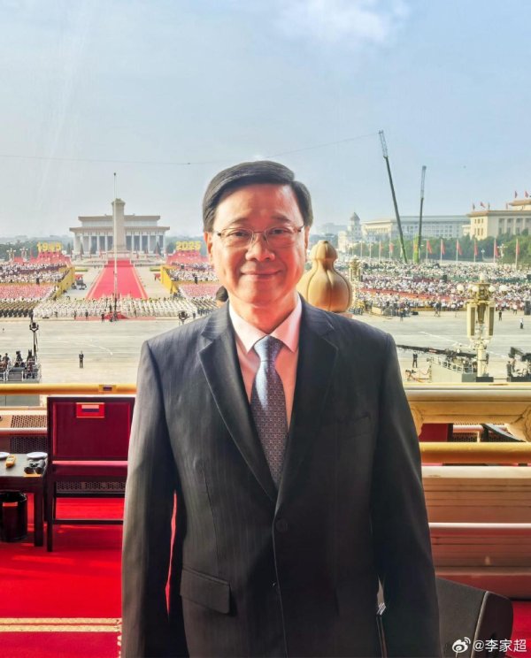 米升网 现场观看九三阅兵后，李家超发声